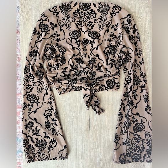 Wrap around cropped top - Picture 4 of 6